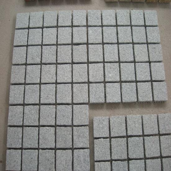 Mesh White Granite Flamed Cobbles G603